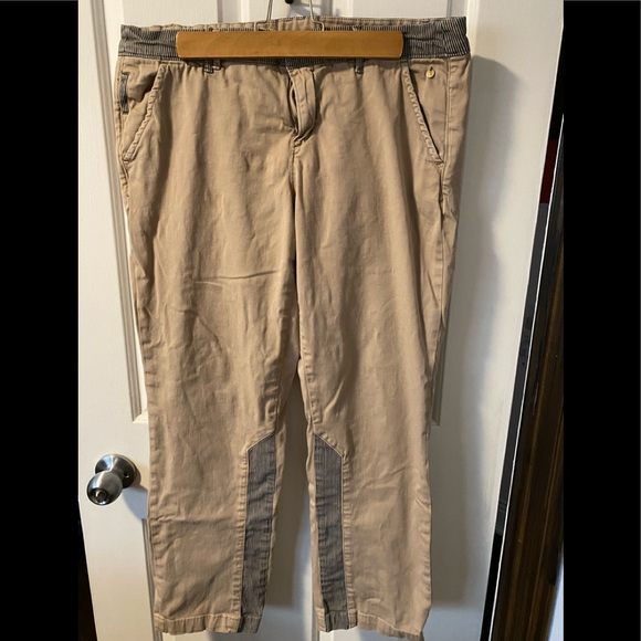 Straight-legged boyfriend fit chinos with navy seersucker accents - Picture 2 of 5